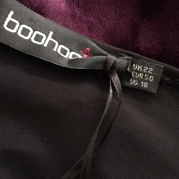 Black Boohoo plunge neck plays suit - Picture 2 of 2